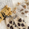 Calcetines de piso calcetines de cabello one piece calcetines de cabello medio para mujer calcetines de peluche tridimensionales para gato coral fleece antifricción calcetines de dormir calientes calcetines de piso calcetines de peluche one piece calcetines de cabello Specification image